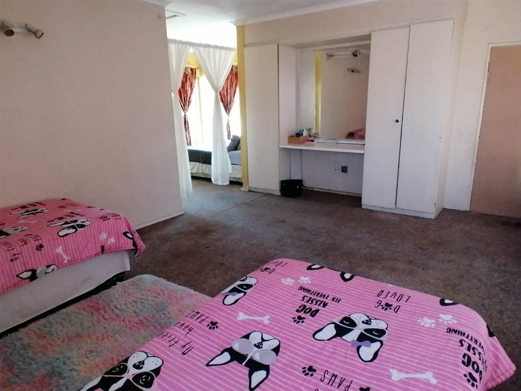 2 Bed Duplex in Primrose photo number 5