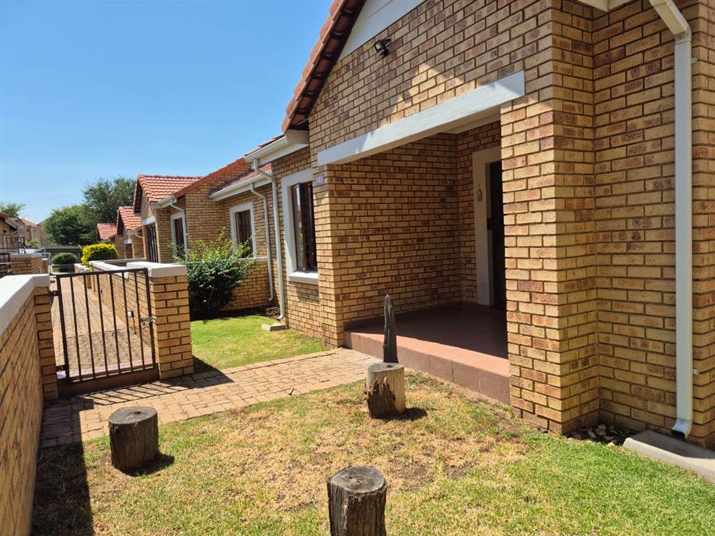 2 Bed Townhouse in Randpark Ridge photo number 1
