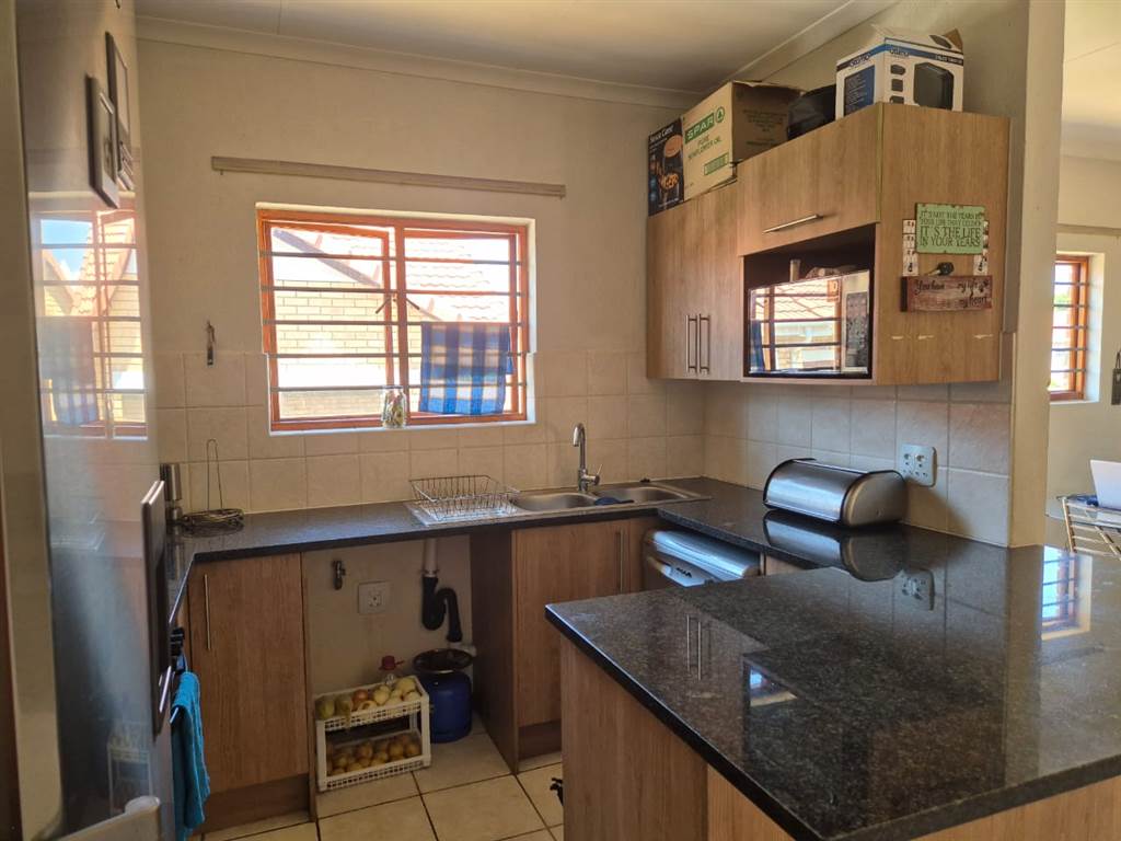 2 Bed Townhouse in Randpark Ridge photo number 6