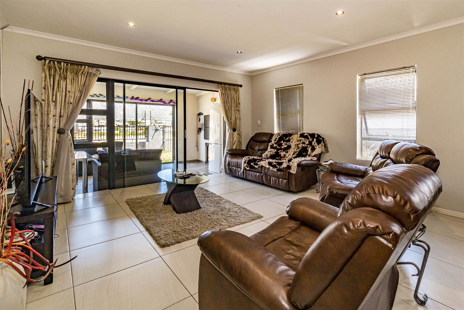 3 Bed House in Fairview Golf Estate photo number 9