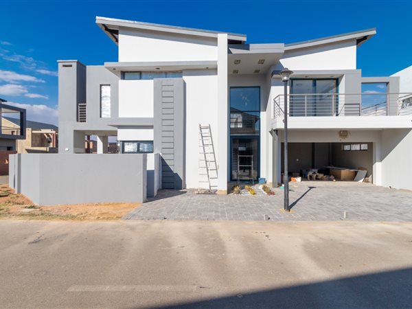 4 Bedroom House 4 Bedroom House
