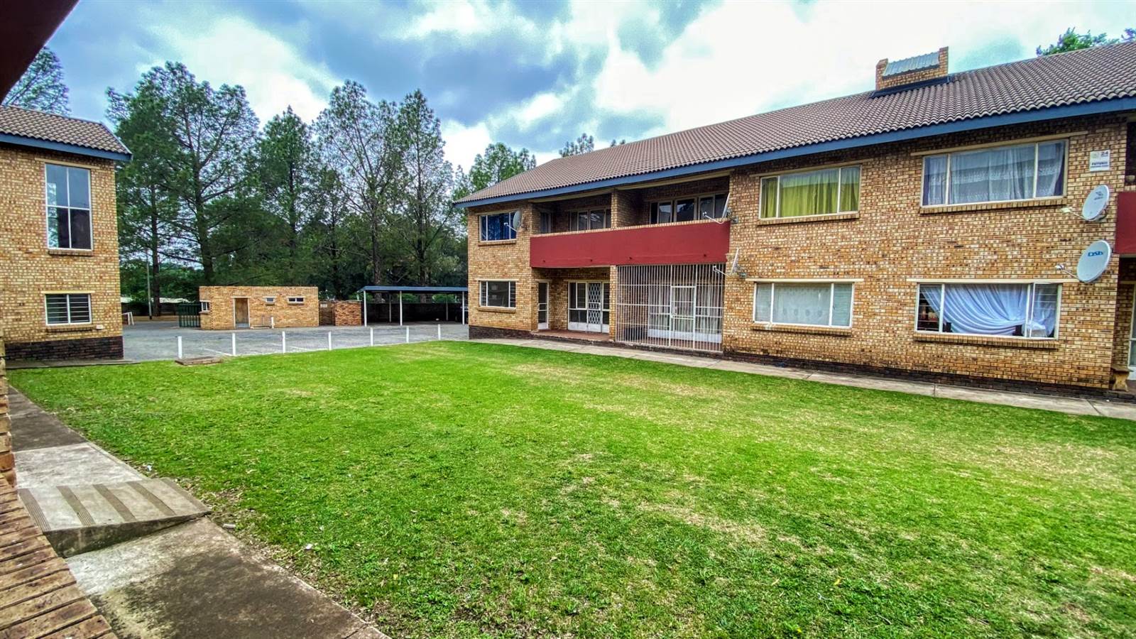 2 Bed Apartment in Vereeniging Central photo number 12