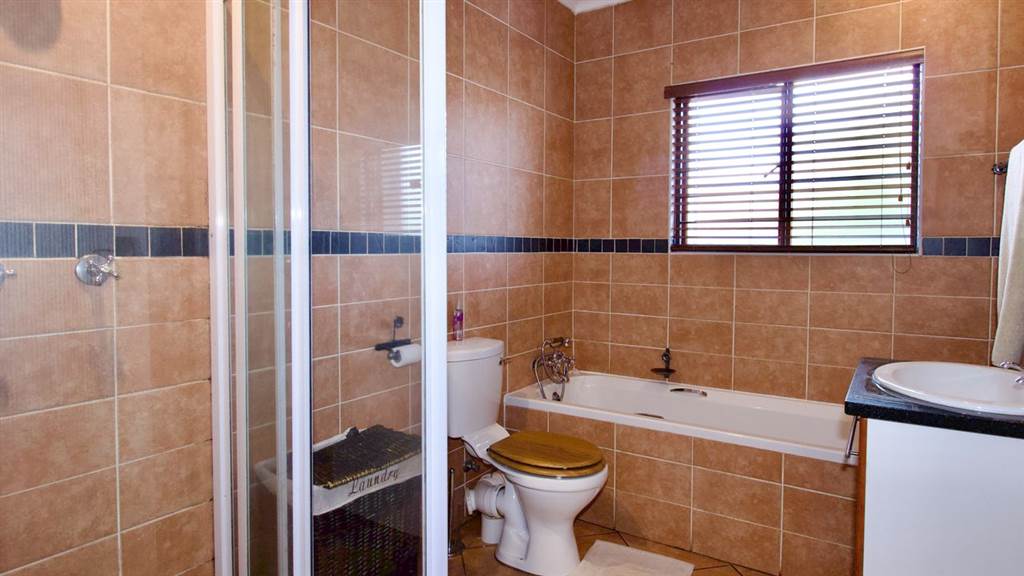 3 Bed Townhouse in Rietvlei Ridge Country Estate photo number 17