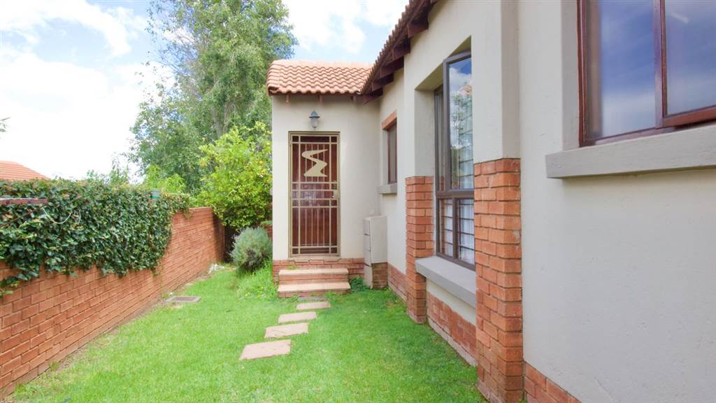 3 Bed Townhouse in Rietvlei Ridge Country Estate photo number 26