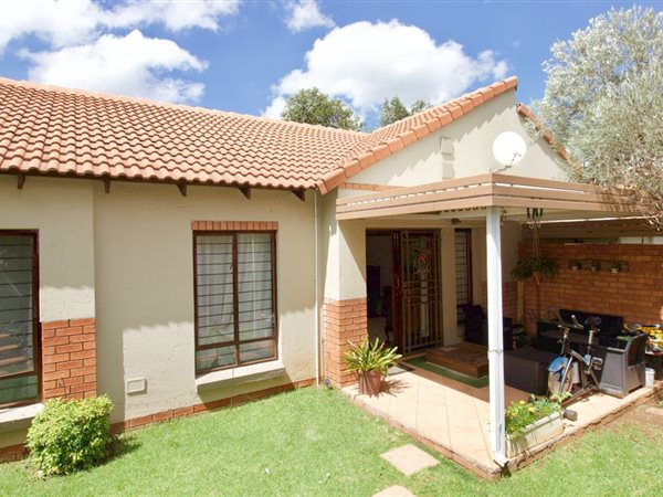 3 Bed Townhouse in Rietvlei Ridge Country Estate