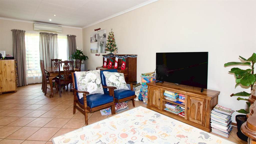 3 Bed Townhouse in Rietvlei Ridge Country Estate photo number 8