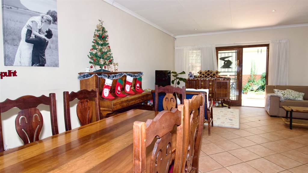 3 Bed Townhouse in Rietvlei Ridge Country Estate photo number 6
