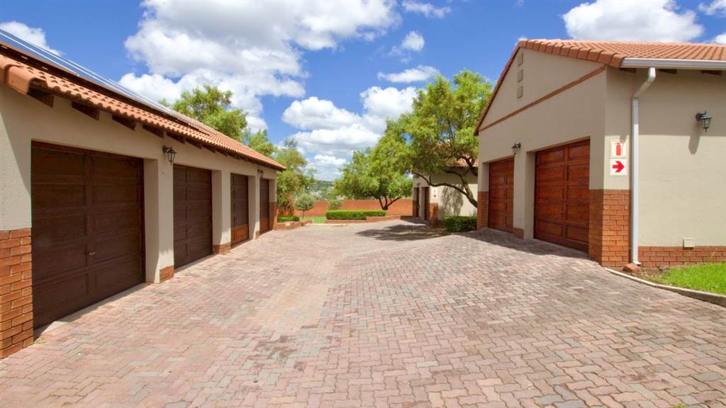 3 Bed Townhouse in Rietvlei Ridge Country Estate photo number 28