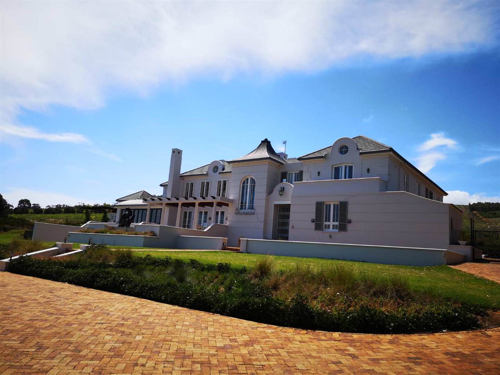 5 Bed House in Somerset West Central photo number 2