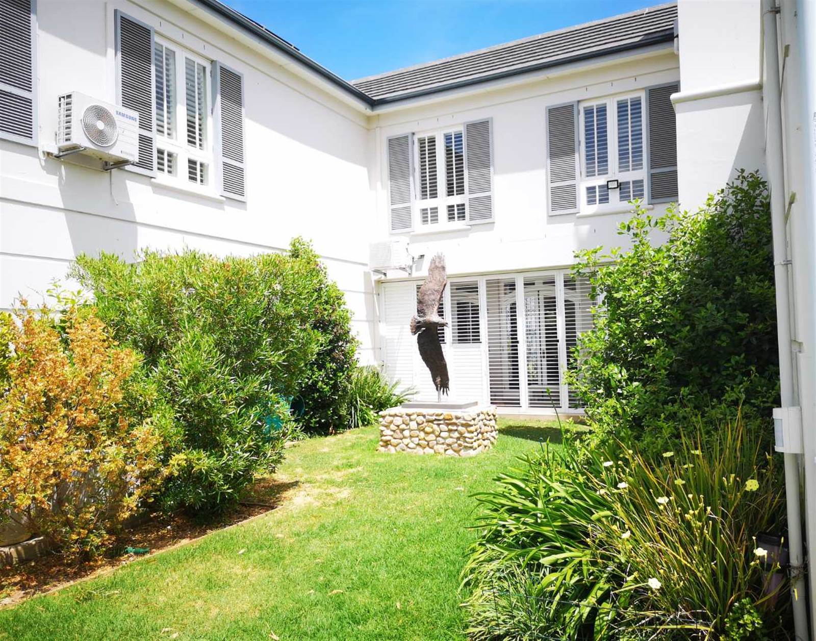 5 Bed House in Somerset West Central photo number 8
