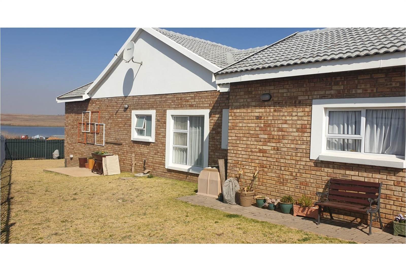 3 Bed House in Bronkhorstbaai photo number 1