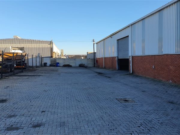 1 200  m² Industrial space