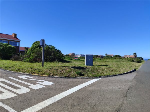 750 m² Land