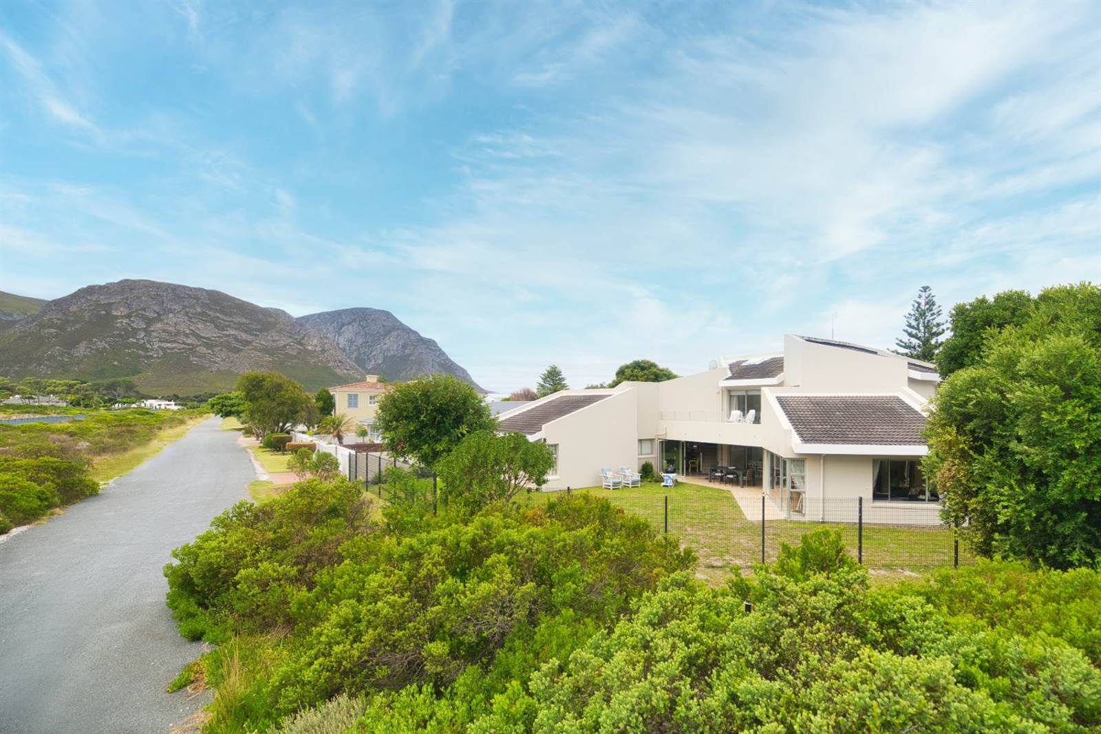 4 Bed House in Fernkloof photo number 2