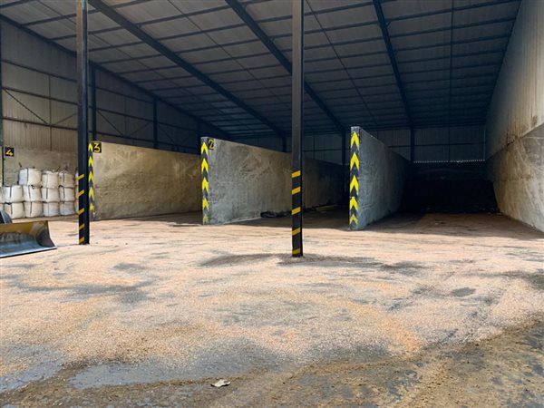 4900  m² Industrial space in Alton