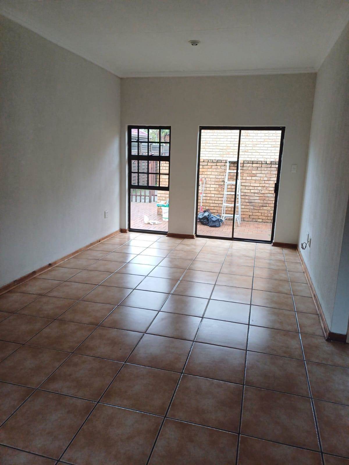 2 Bed Townhouse in Vaalpark photo number 15