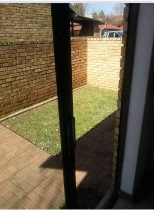 2 Bed Townhouse in Vaalpark photo number 16