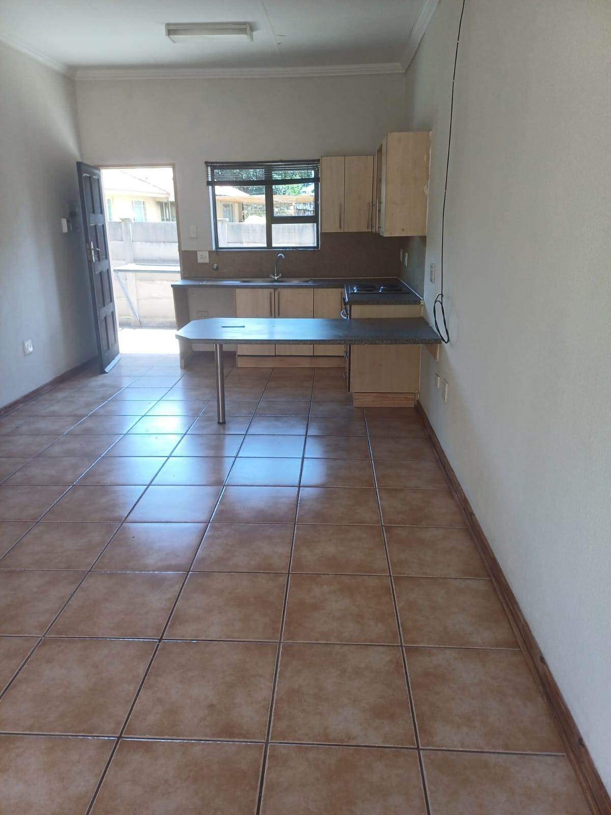 2 Bed Townhouse in Vaalpark photo number 20