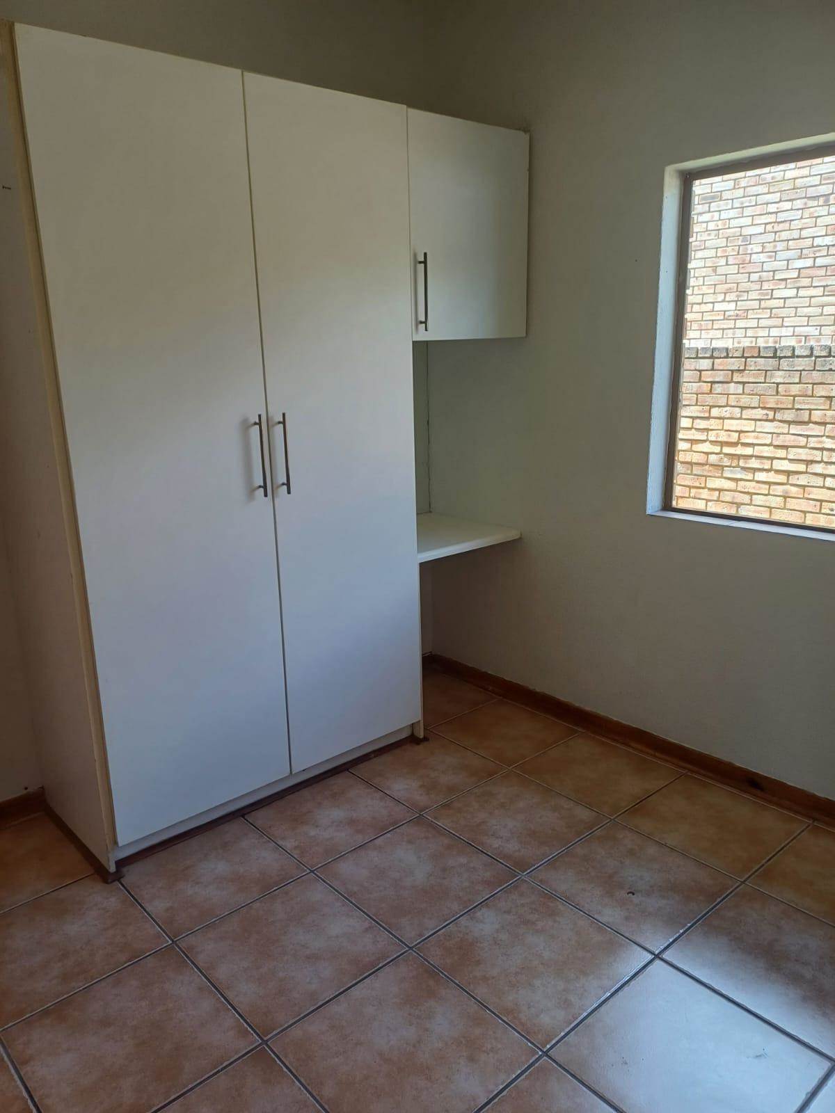 2 Bed Townhouse in Vaalpark photo number 17