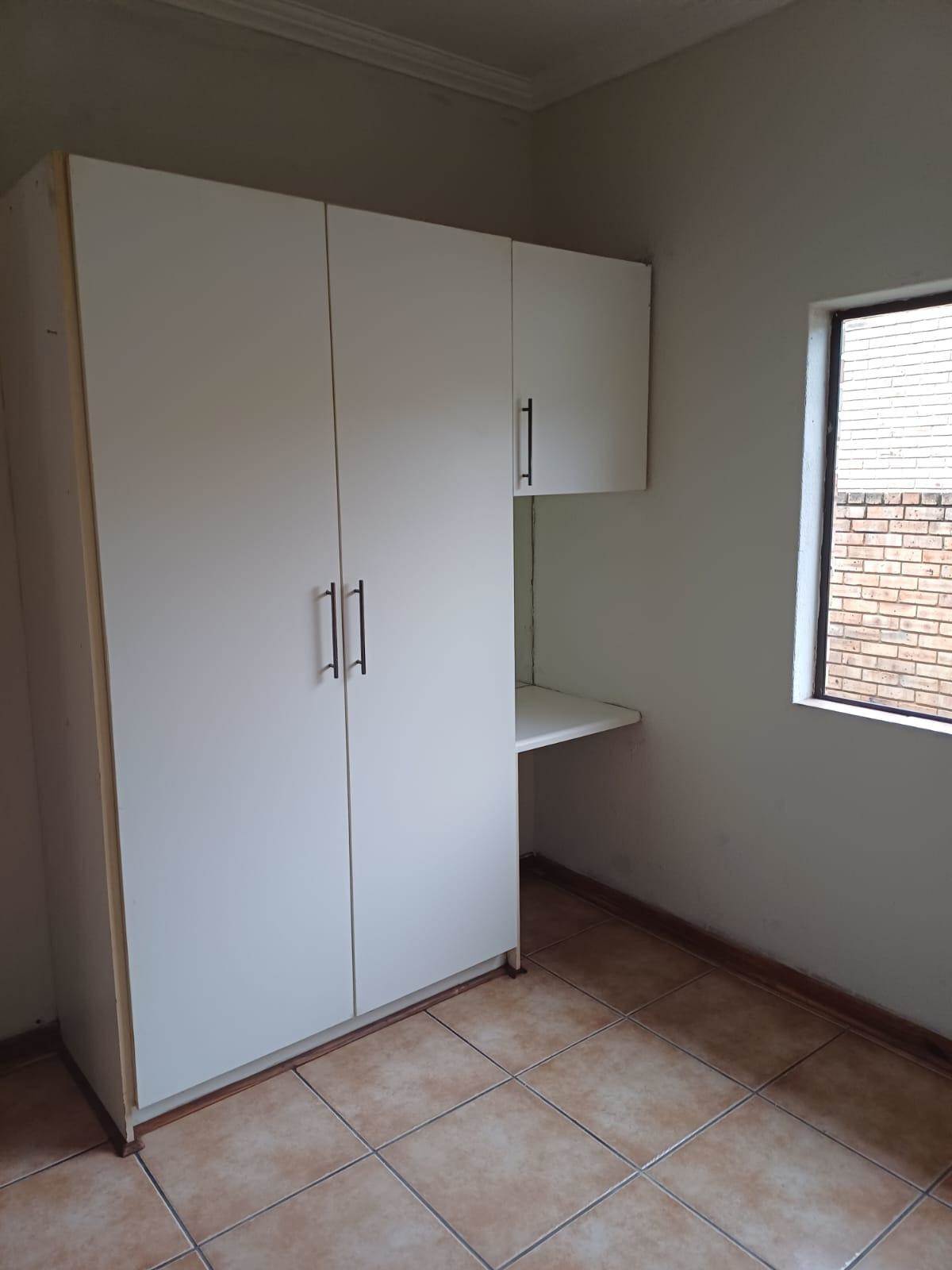 2 Bed Townhouse in Vaalpark photo number 8