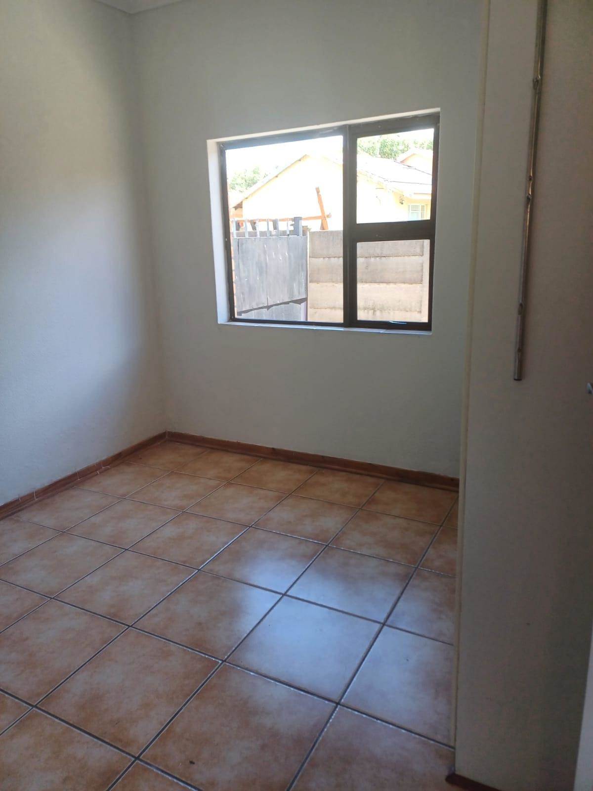 2 Bed Townhouse in Vaalpark photo number 19