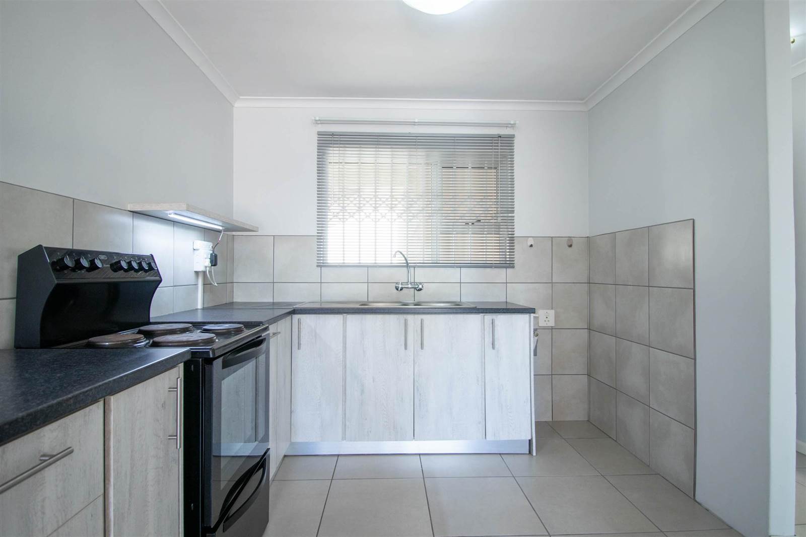 2 Bed Apartment in Myburgh Park photo number 7