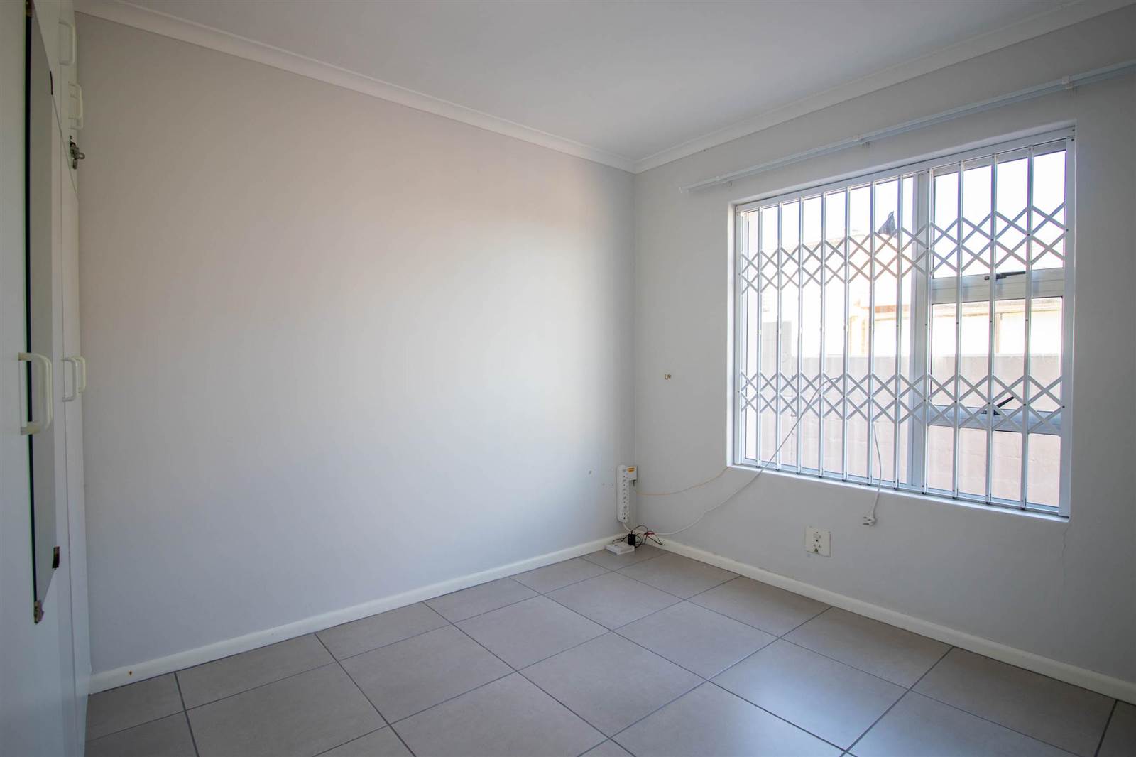 2 Bed Apartment in Myburgh Park photo number 9