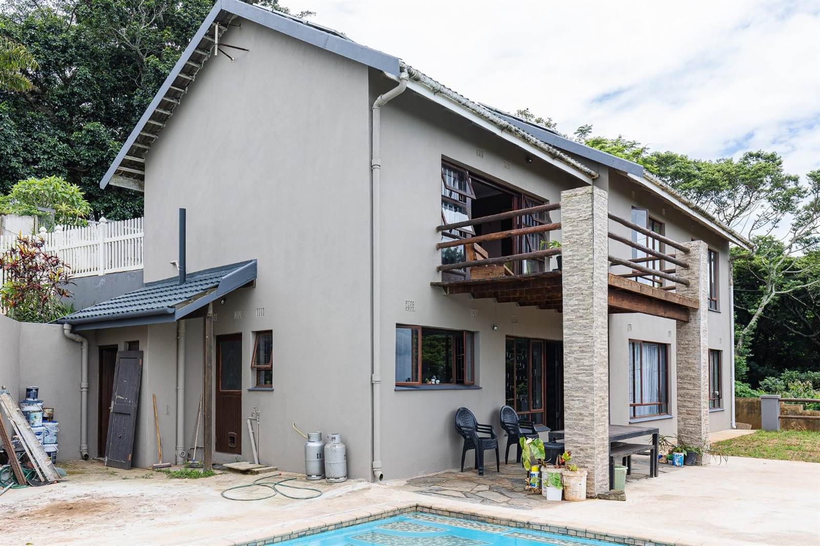 4 Bed House in Umtentweni photo number 2