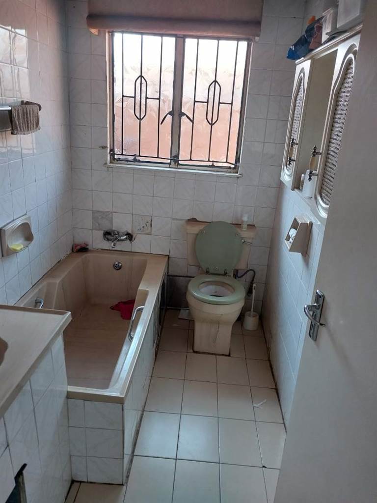 3 Bed House in Germiston Central photo number 24