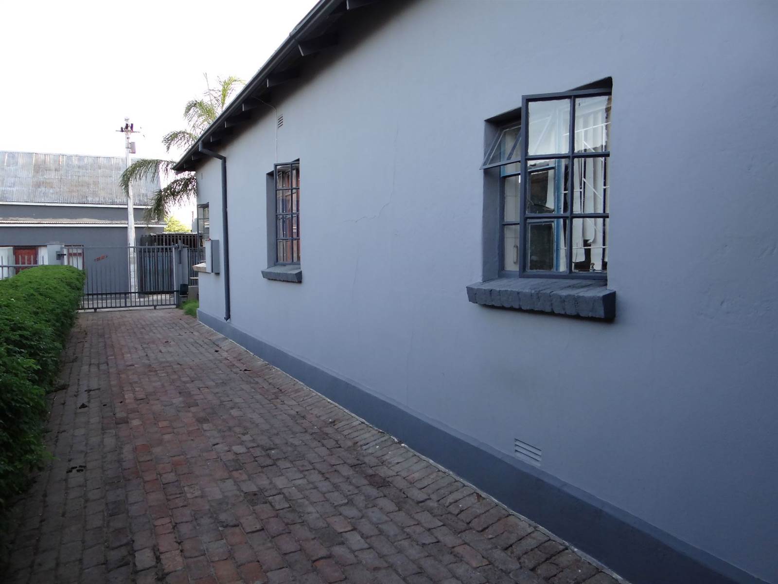 3 Bed House in Beaufort West photo number 8