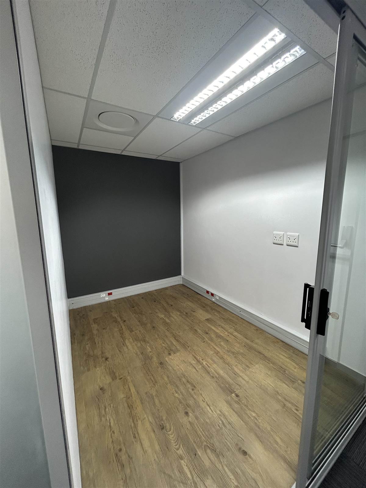160  m² Commercial space in Tyger Valley photo number 6