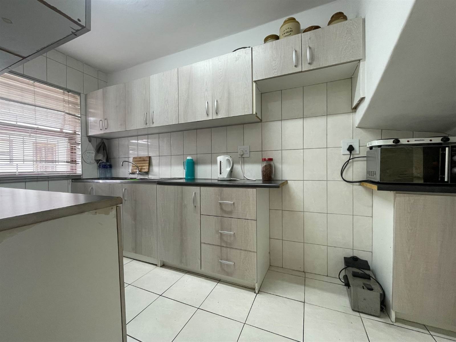 3 Bed Apartment in Wynberg photo number 3