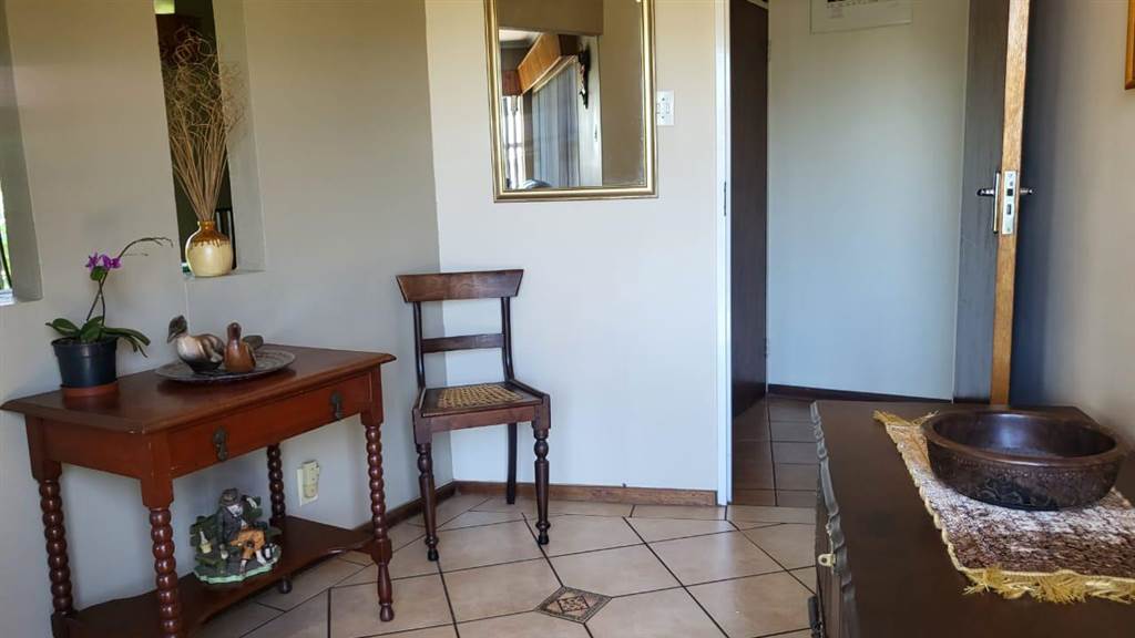 4 Bed House in Ontdekkers Park photo number 5
