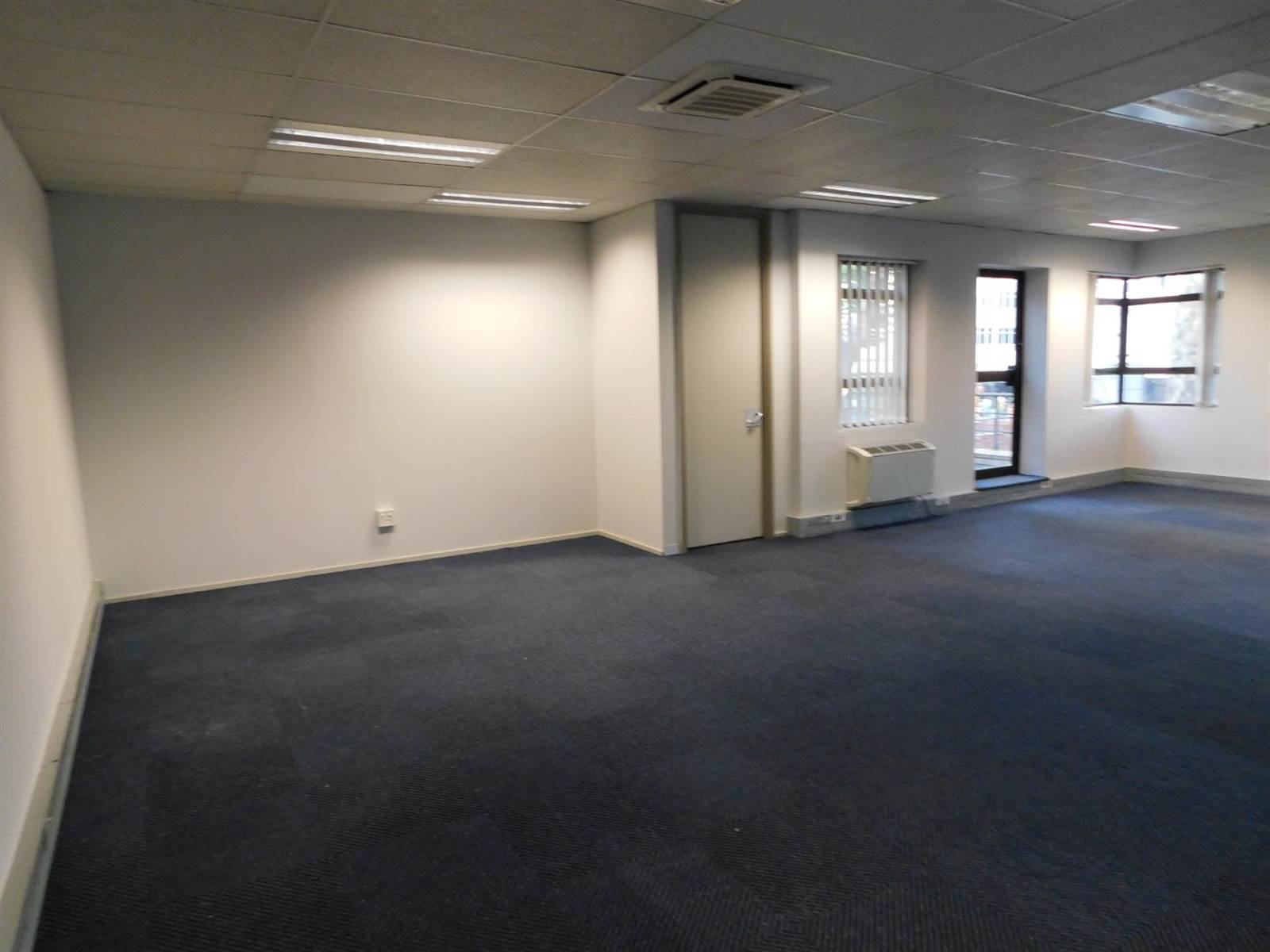 339  m² Office Space in Illovo photo number 14