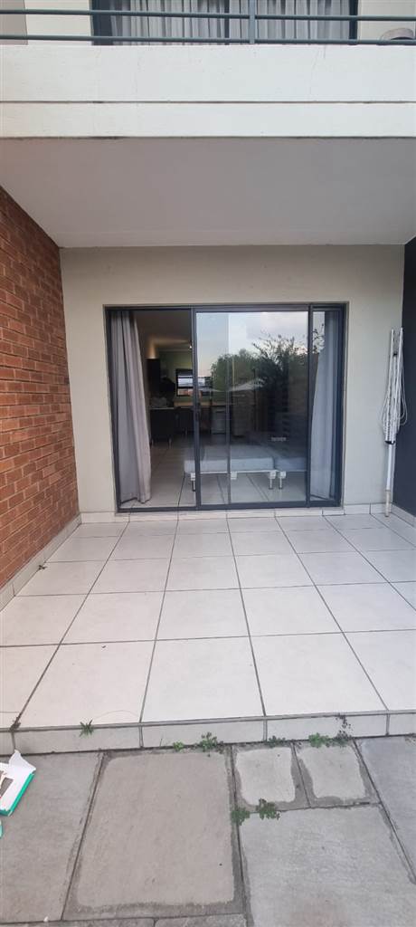 3 Bed Apartment in Fourways photo number 3