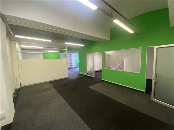 133  m² Commercial space