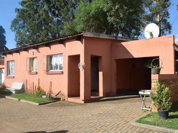 3 Bed Townhouse in Rensburg