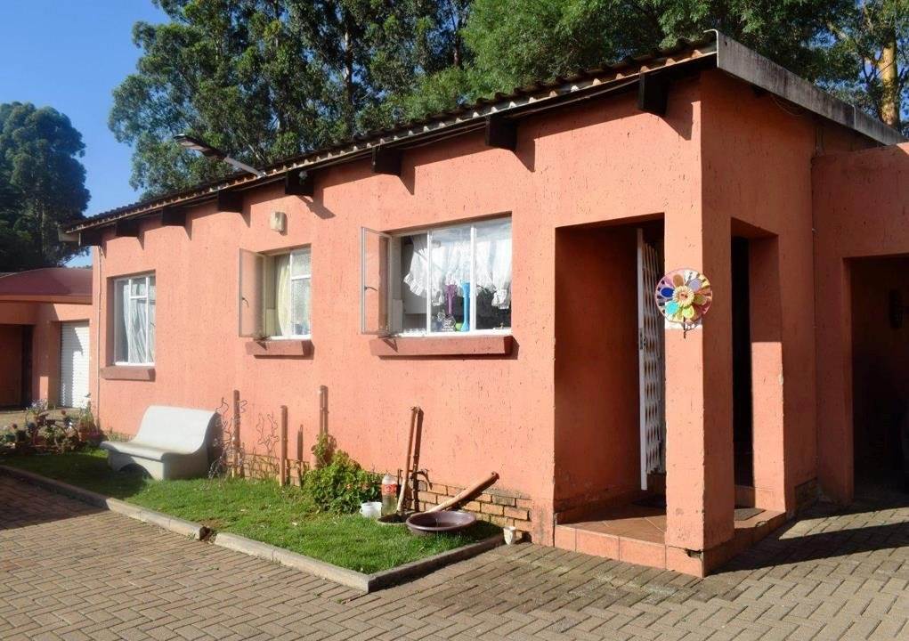 3 Bed Townhouse in Rensburg photo number 14