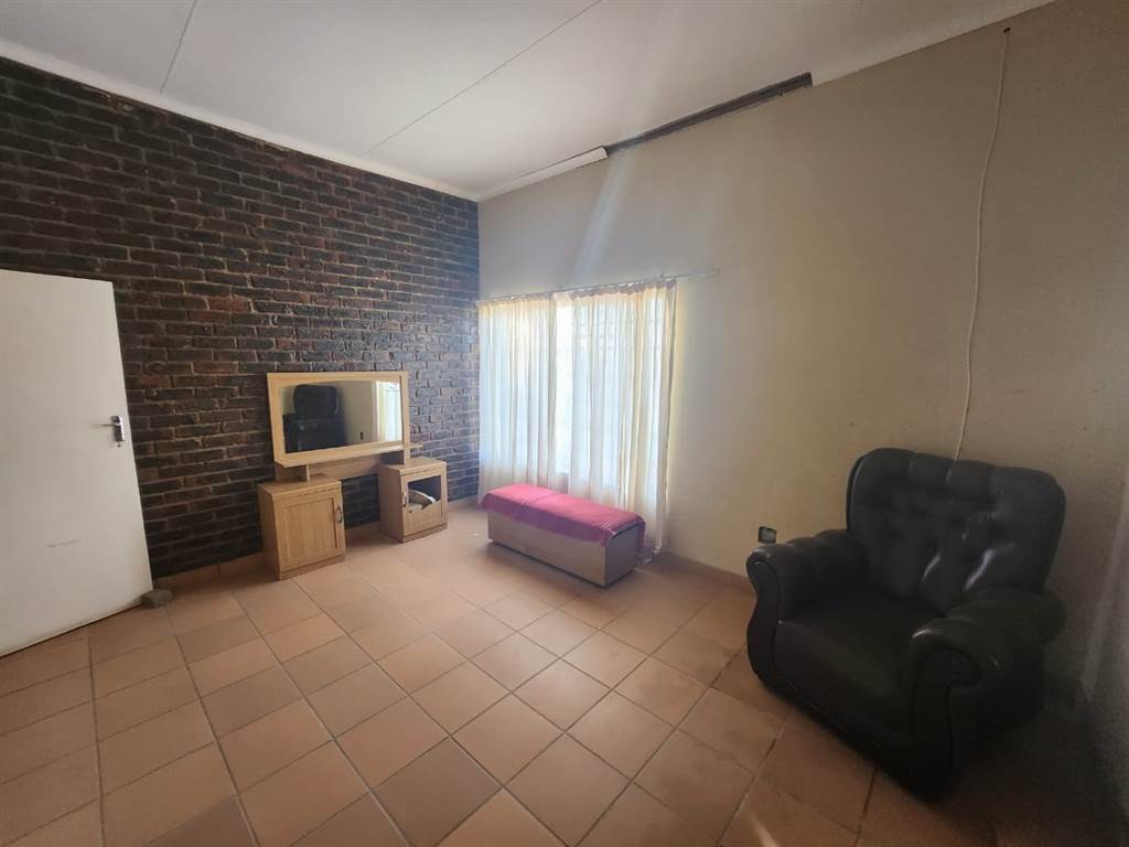 4 Bed House in Mafikeng photo number 20