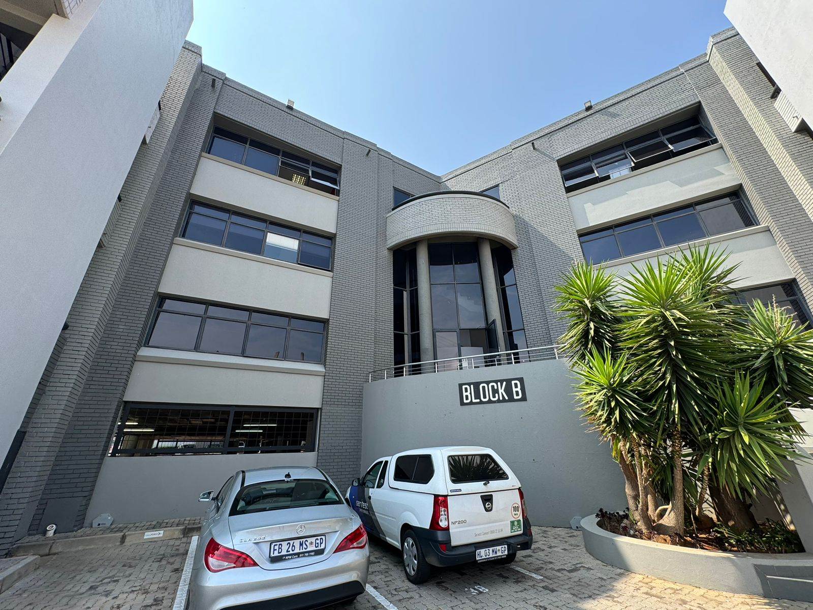327  m² Commercial space in Sunninghill photo number 4