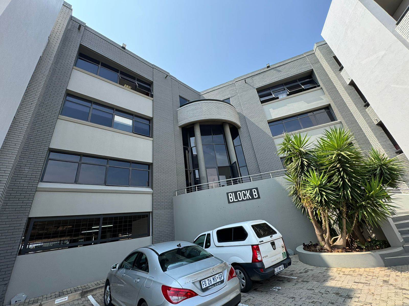 327  m² Commercial space in Sunninghill photo number 3