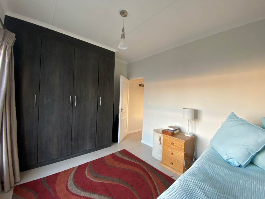 2 Bed Apartment in De Velde photo number 11