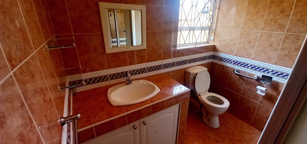 4 Bed House in Lenasia photo number 30