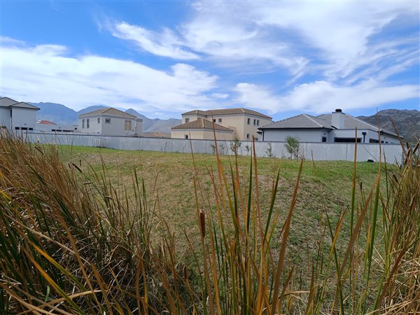 502 m² Land available in Fairview Golf Estate