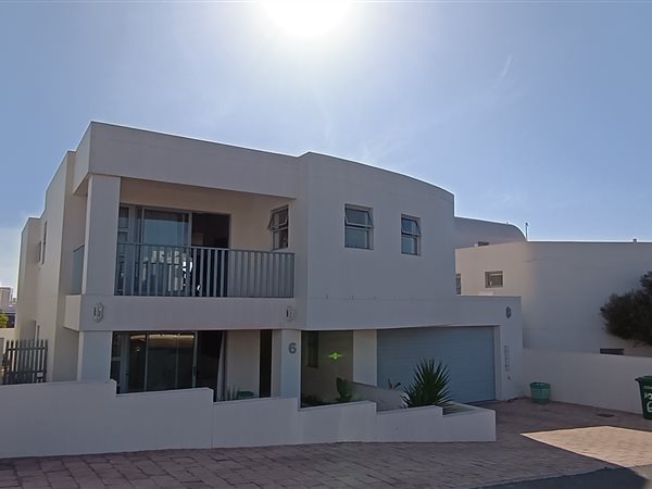 4 Bed House in Paradise Beach