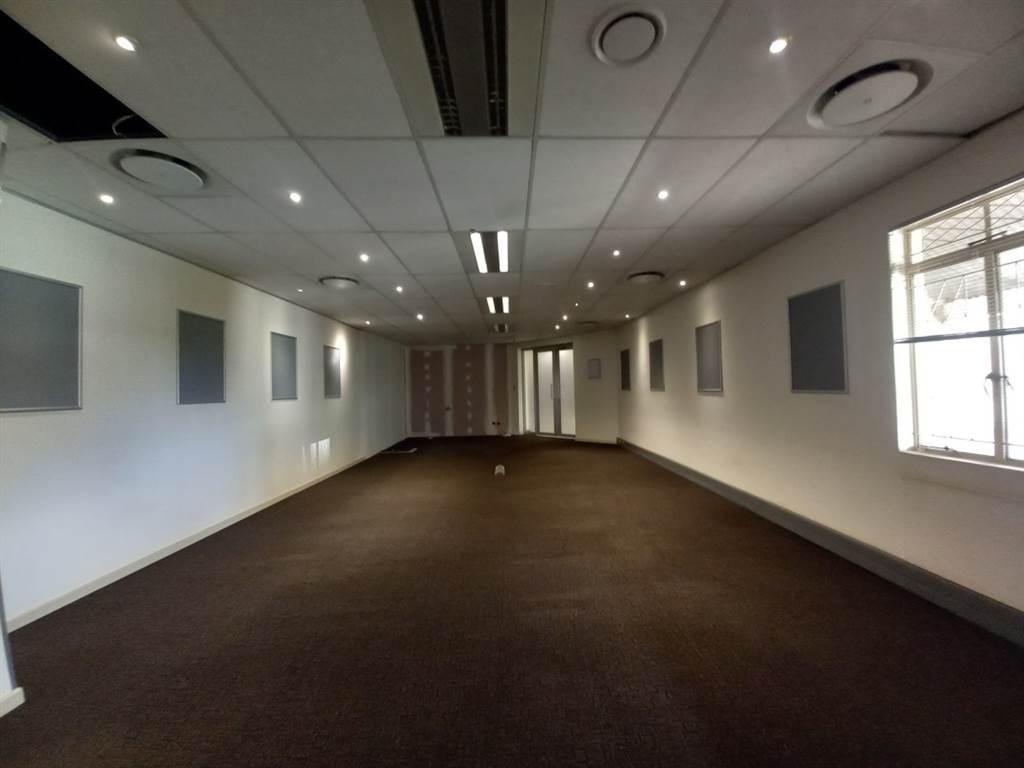 431.9  m² Office Space in Hatfield photo number 3