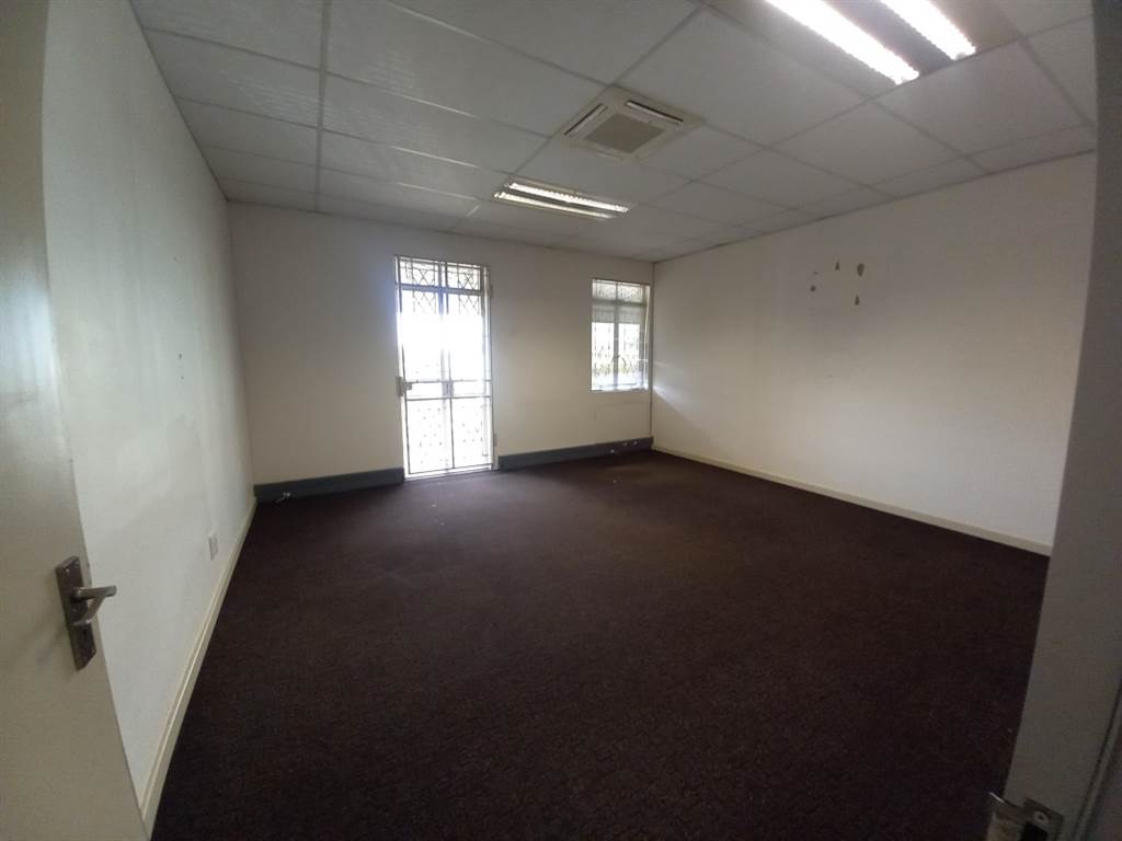 431.9  m² Office Space in Hatfield photo number 11