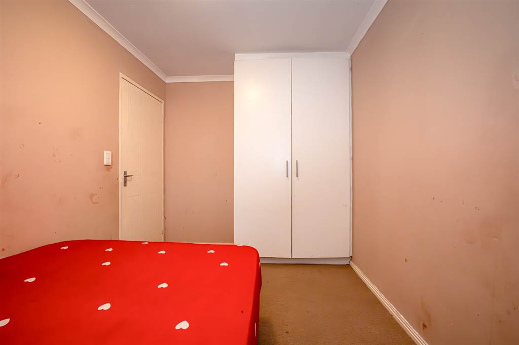 2 Bed Apartment in De La Haye photo number 12