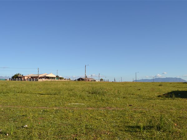 600 m² Land