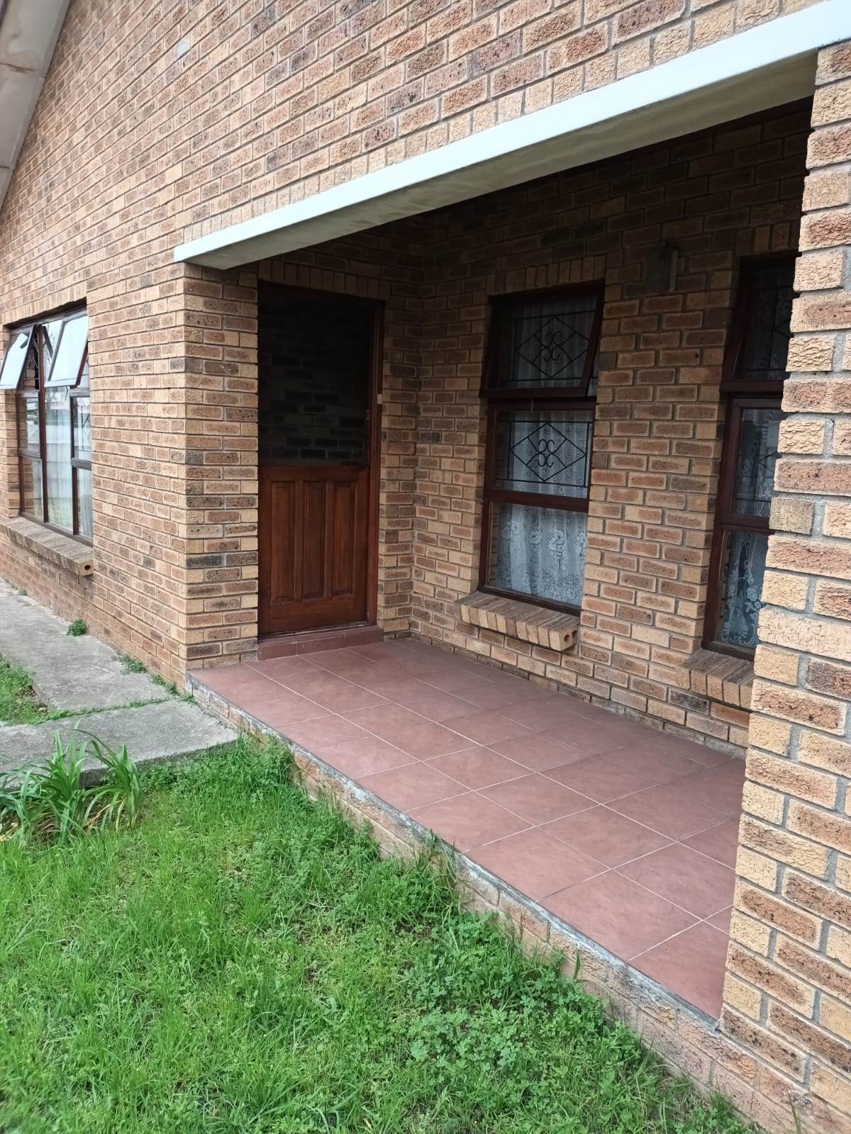 4 Bed House in Paarl Central East photo number 4